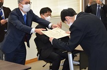 税に関する高校生の作文および標語の表彰1