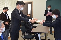 税に関する高校生の作文および標語の表彰2