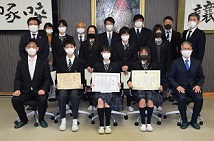 税に関する高校生の作文および標語の表彰4